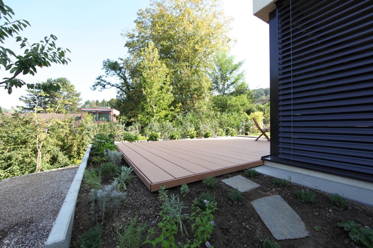 HS Gartenbau GmbH Terrasse mit Beet